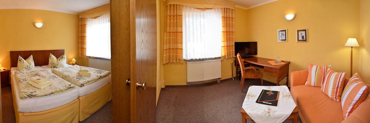 Prima Hotel Am Eisenberg Шмидефелд ам Ренщайг Екстериор снимка